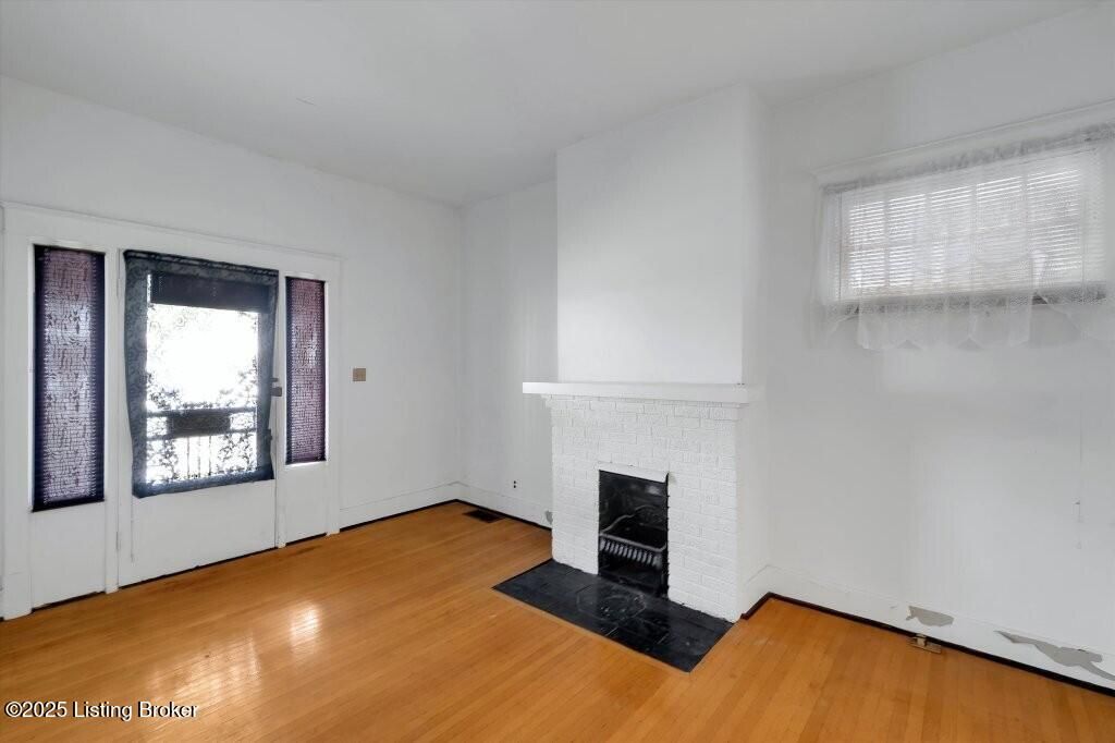 Photo of 2130 W Gaulbert Ave, Louisville, KY 40210 (MLS # 1704261)