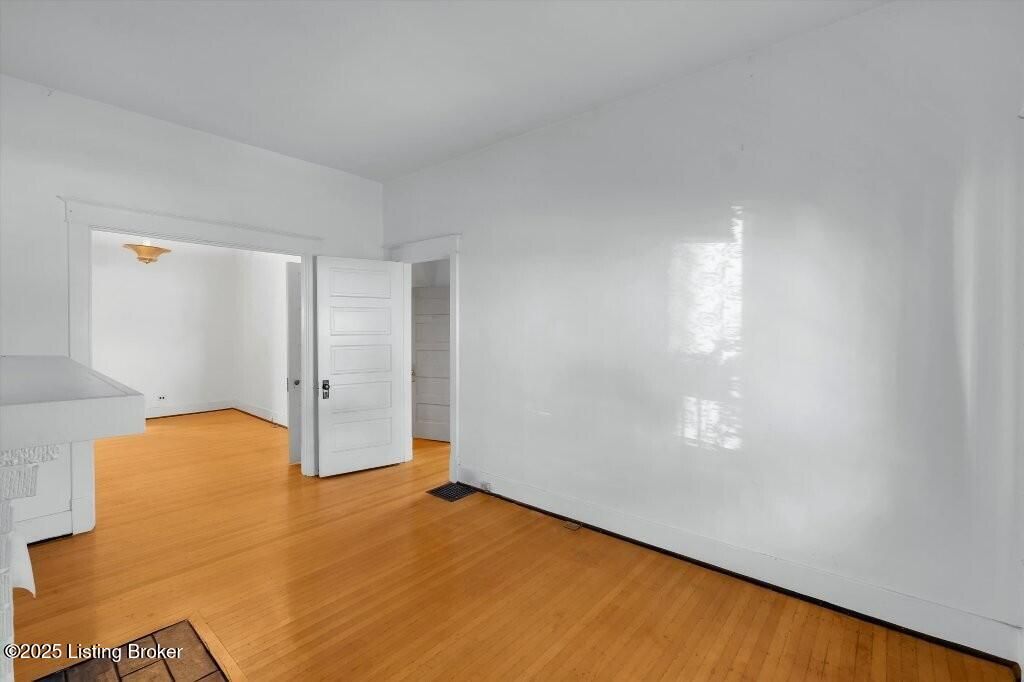 Photo of 2130 W Gaulbert Ave, Louisville, KY 40210 (MLS # 1704261)