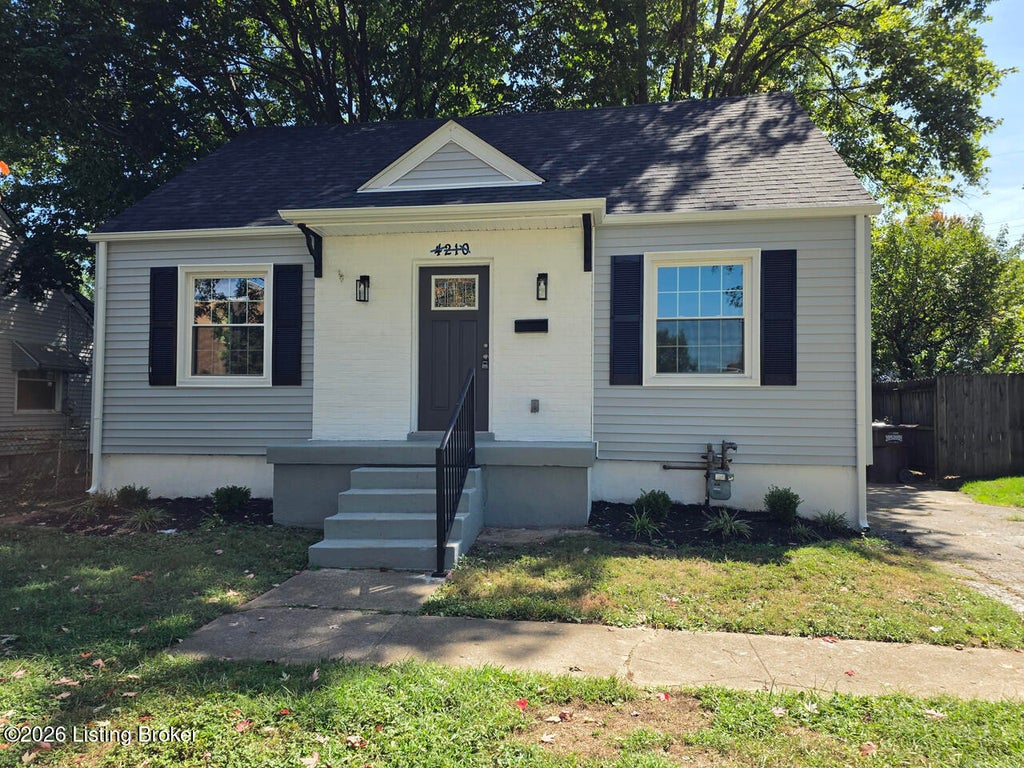 Photo of 4210 Norbourne Blvd, Louisville, KY 40207 (MLS # 1729027)