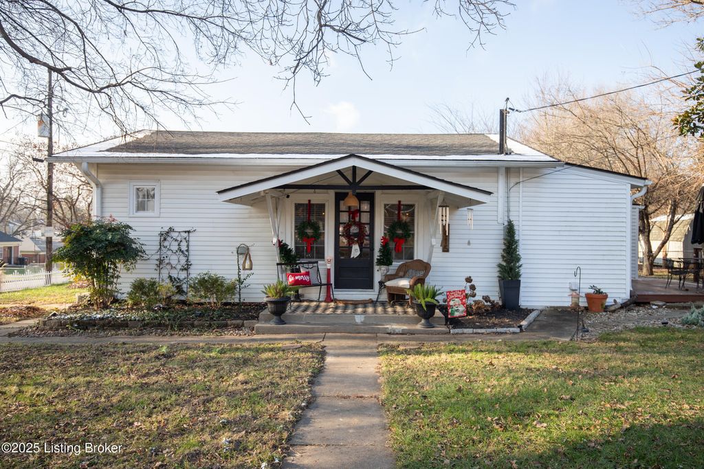 Photo of 2915 Lindsay Ave, Louisville, KY 40206 (MLS # 1705135)