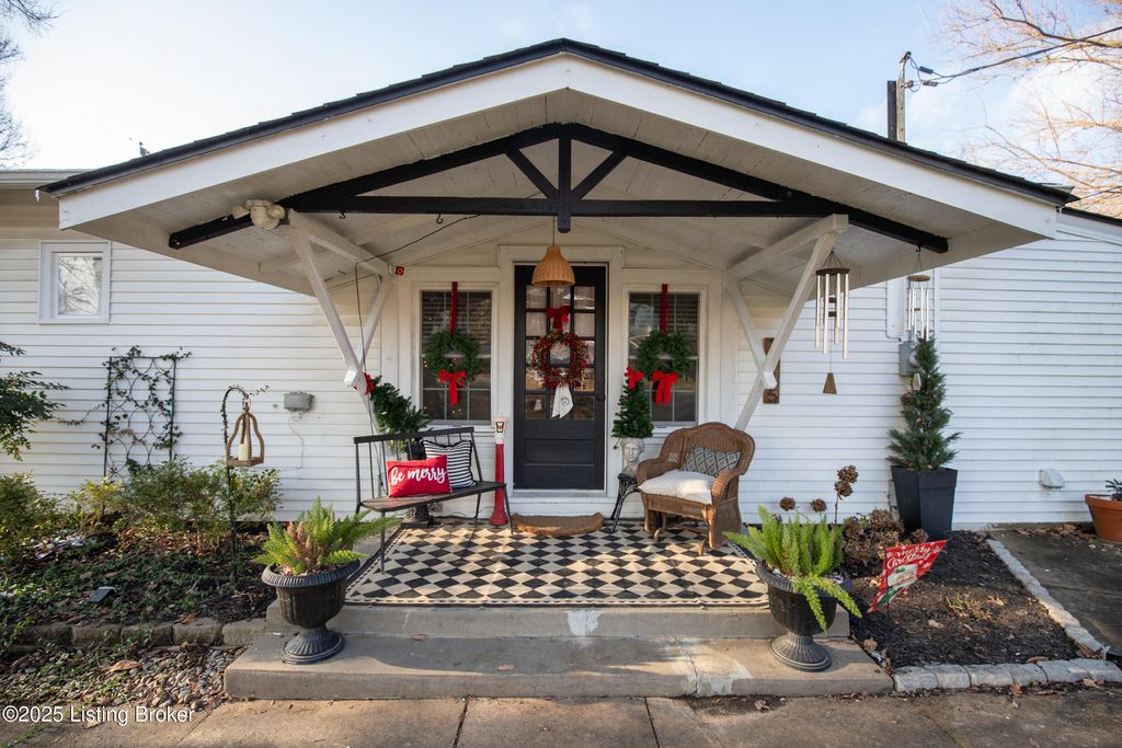 Photo of 2915 Lindsay Ave, Louisville, KY 40206 (MLS # 1705135)