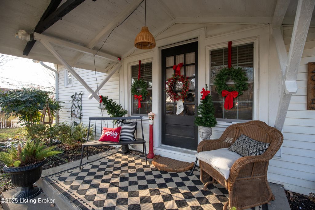 Photo of 2915 Lindsay Ave, Louisville, KY 40206 (MLS # 1705135)