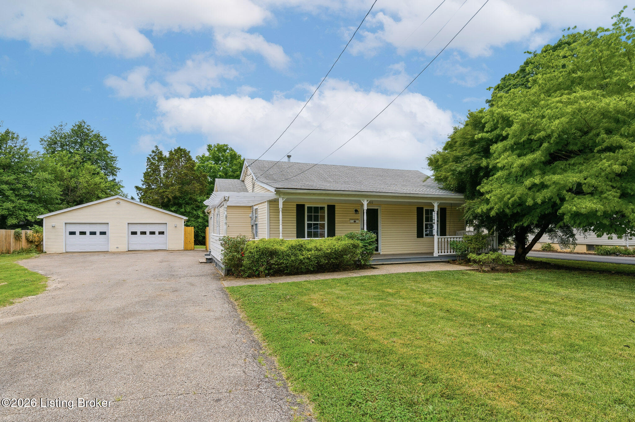 Photo 1 of 44 — 1612 Pershing Ave, Louisville, KY 40242