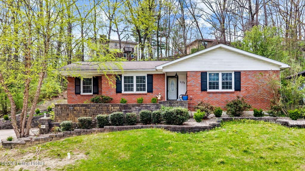 Photo of 9108 Royal Oak Dr, Louisville, KY 40272 (MLS # 1720014)