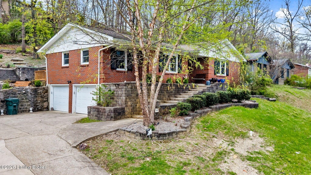 Photo of 9108 Royal Oak Dr, Louisville, KY 40272 (MLS # 1720014)