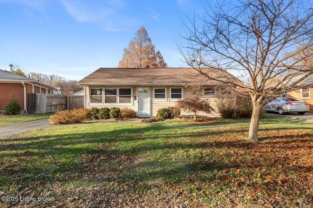 Photo of 3333 Radiance Rd, Louisville, KY 40220 (MLS # 1704386)