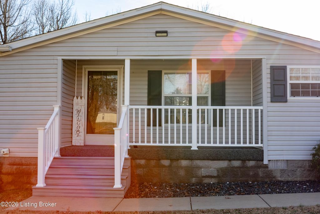 Photo of 310 Clearview Dr, Radcliff, KY 40160 (MLS # 1706415)