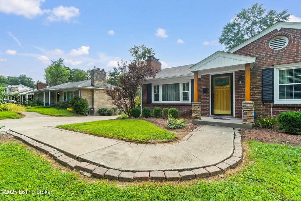 Photo of 5365 Park Rd, Louisville, KY 40214 (MLS # 1704856)