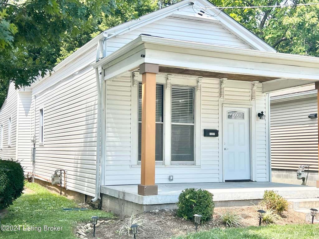 Photo of 2337 Magazine St, Louisville, KY 40211 (MLS # 1724665)