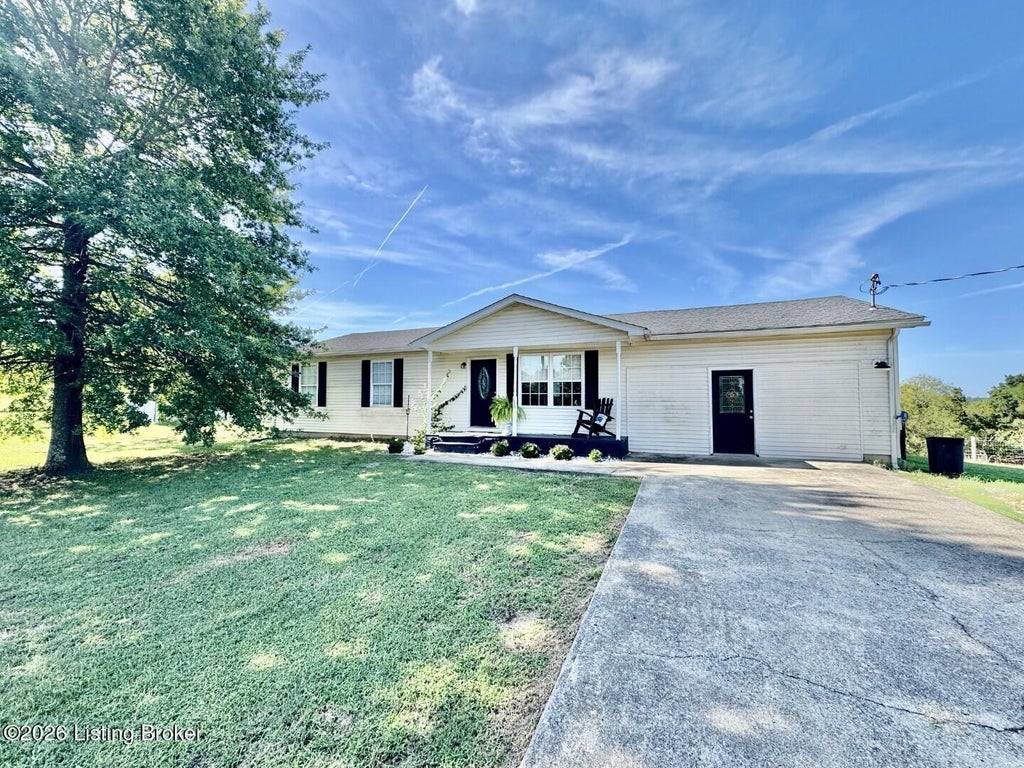 Photo of 136 Haydon Ln, Springfield, KY 40069 (MLS # 1729096)