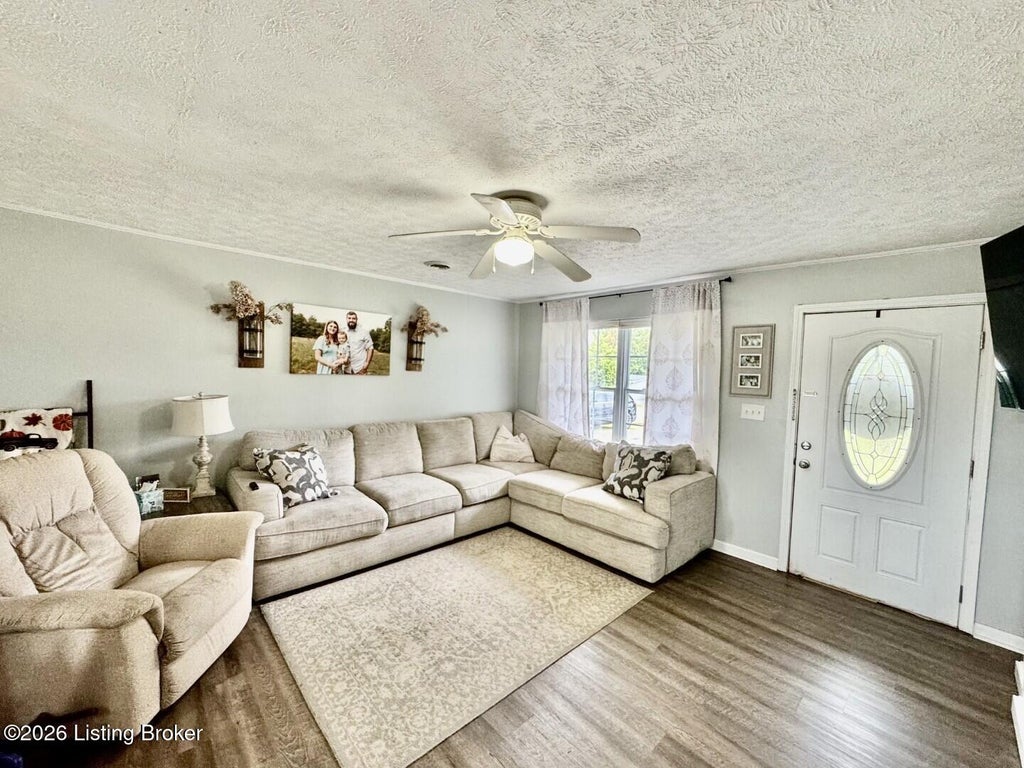 Photo of 136 Haydon Ln, Springfield, KY 40069 (MLS # 1729096)