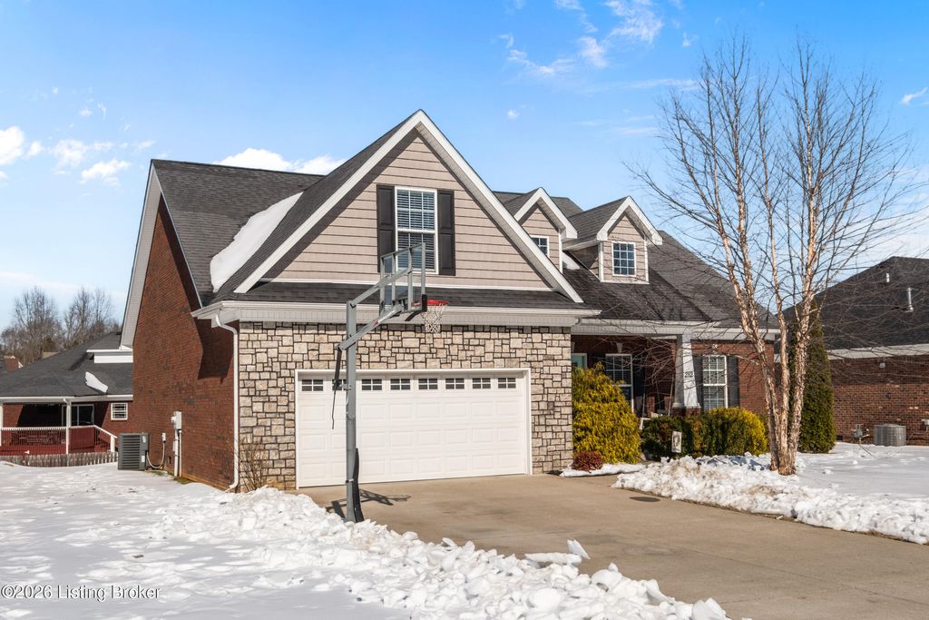 Photo of 282 Fernwood Dr, Mt Washington, KY 40047 (MLS # 1708738)