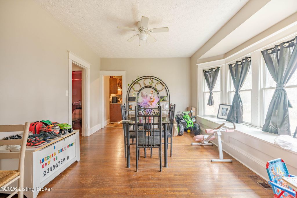 Photo of 111 N 39th St, Louisville, KY 40212 (MLS # 1710912)