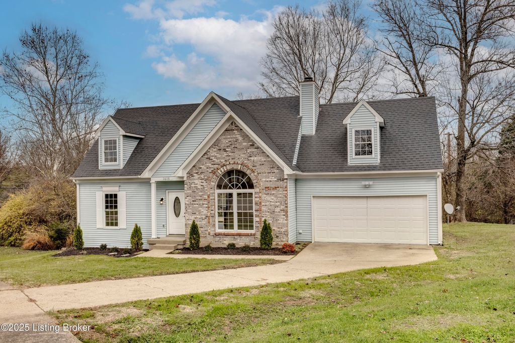 Photo of 1615 Fitzgerald Ct, La Grange, KY 40031 (MLS # 1704169)