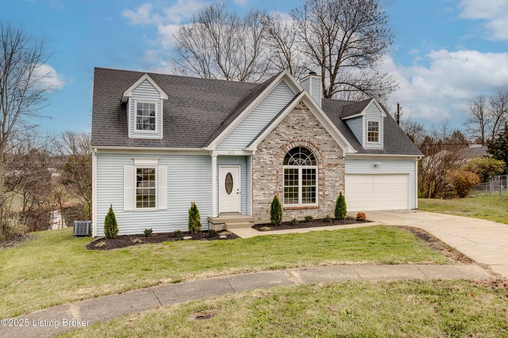 Photo of 1615 Fitzgerald Ct, La Grange, KY 40031 (MLS # 1704169)