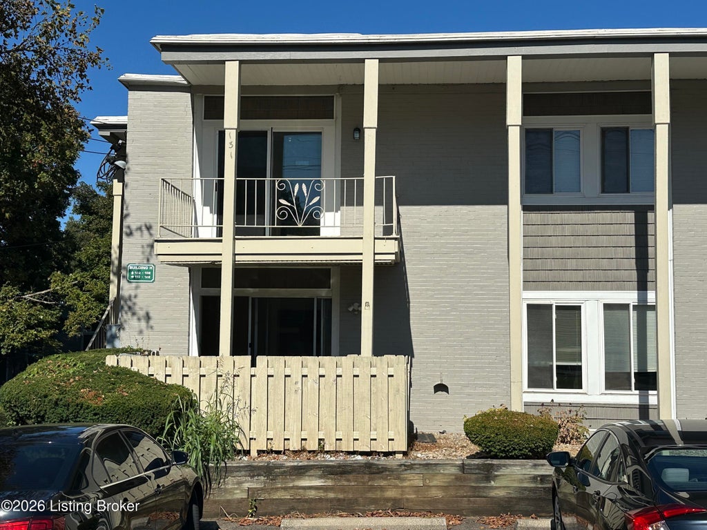 Photo of 1935 Gardiner Ln #H 121, Louisville, KY 40205 (MLS # 1732509)