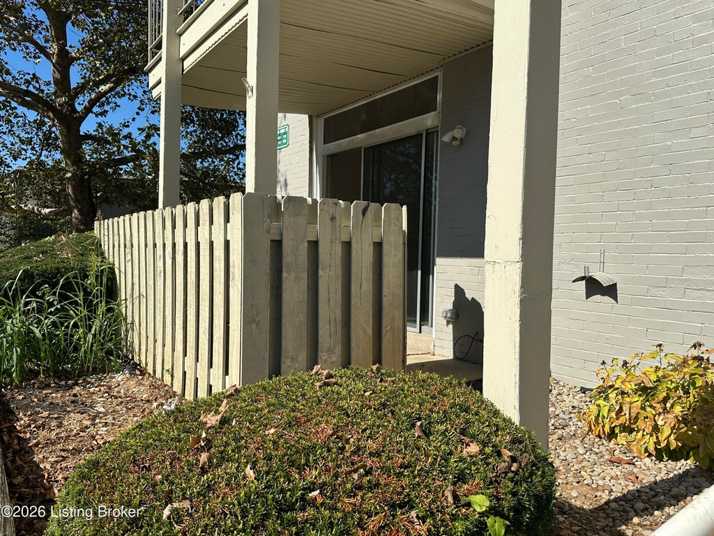 Photo of 1935 Gardiner Ln #H 121, Louisville, KY 40205 (MLS # 1732509)