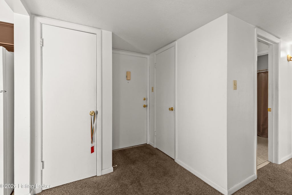Photo of 1935 Gardiner Ln #H 121, Louisville, KY 40205 (MLS # 1732509)