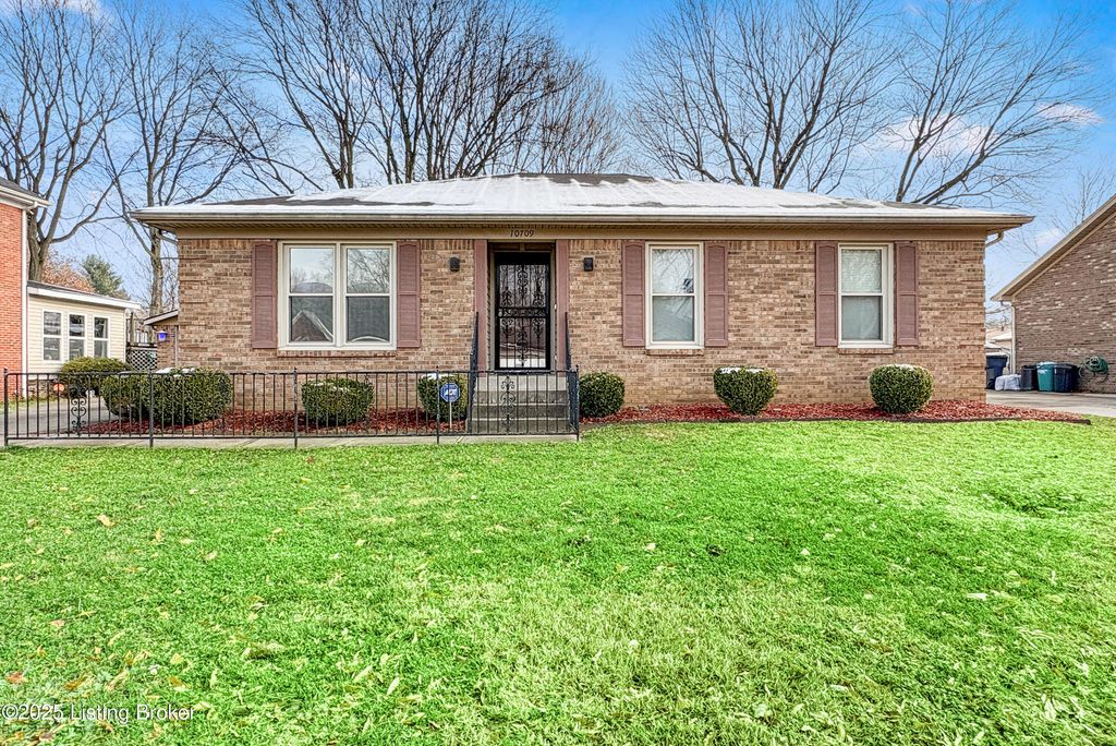 Photo of 10709 Grecian Rd, Louisville, KY 40272 (MLS # 1705055)