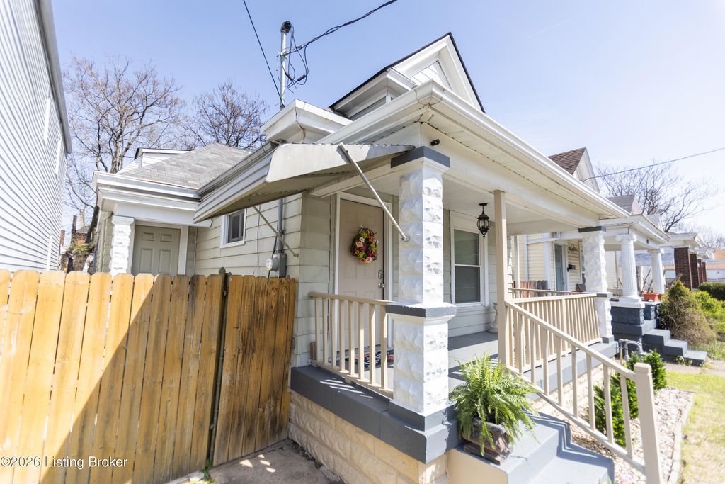 Photo of 417 Gwendolyn St, Louisville, KY 40203 (MLS # 1715546)