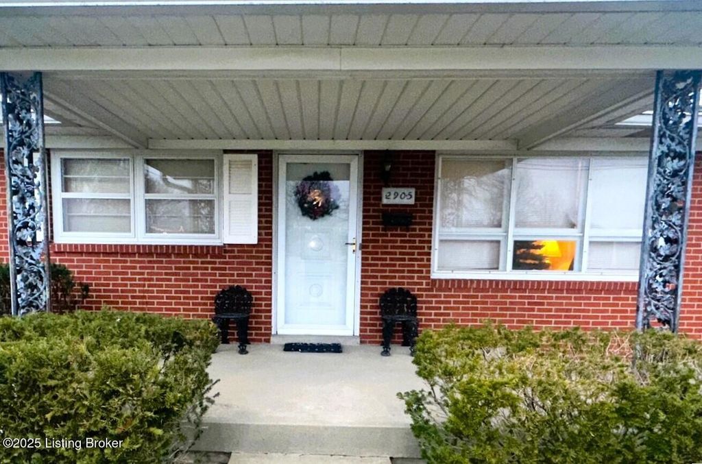 Photo of 2905 Lencott Dr, Louisville, KY 40216 (MLS # 1705269)