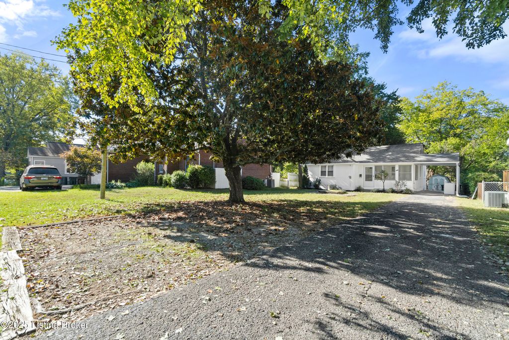Photo of 518 Washburn Ave, Louisville, KY 40222 (MLS # 1708969)