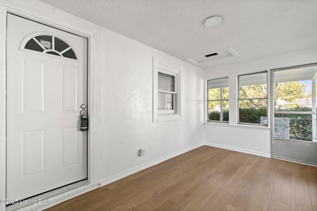 Photo of 518 Washburn Ave, Louisville, KY 40222 (MLS # 1708969)