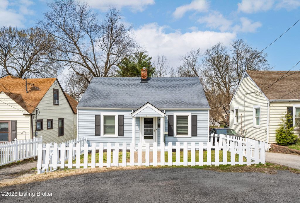 Photo of 911 McKinley Ave, Louisville, KY 40217 (MLS # 1713693)