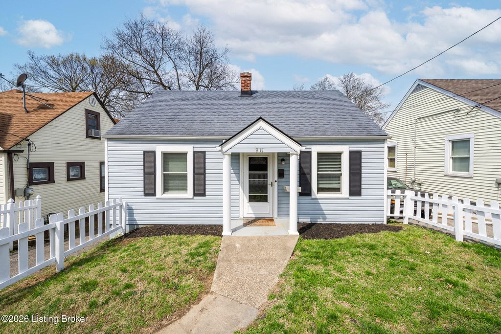 Photo of 911 McKinley Ave, Louisville, KY 40217 (MLS # 1713693)