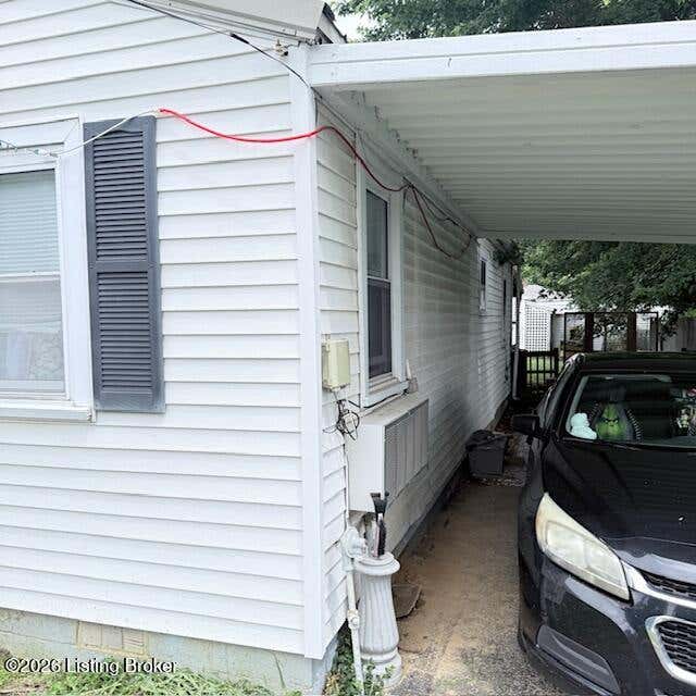 Photo of 1613 Lakeside Dr, Shelbyville, KY 40065 (MLS # 1719254)