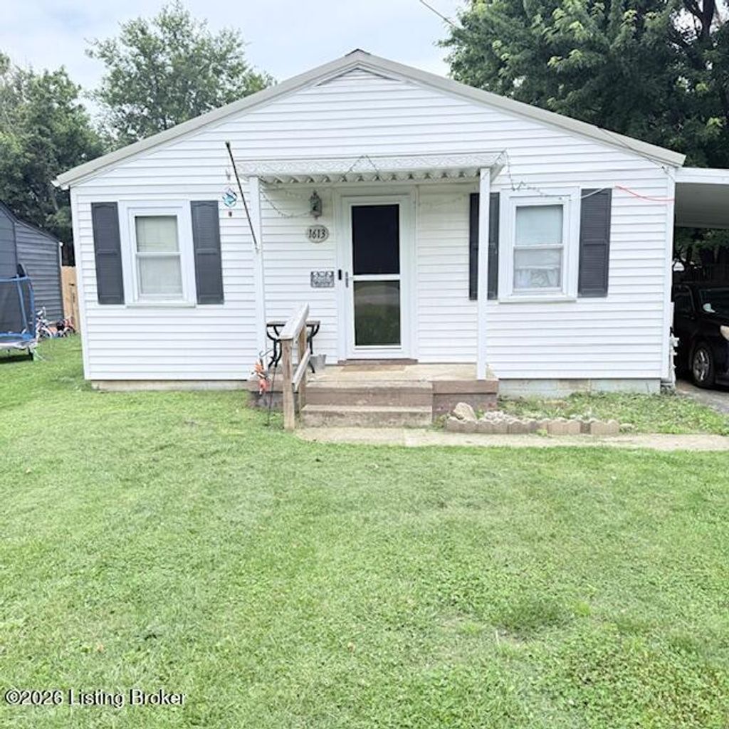 Photo of 1613 Lakeside Dr, Shelbyville, KY 40065 (MLS # 1719254)