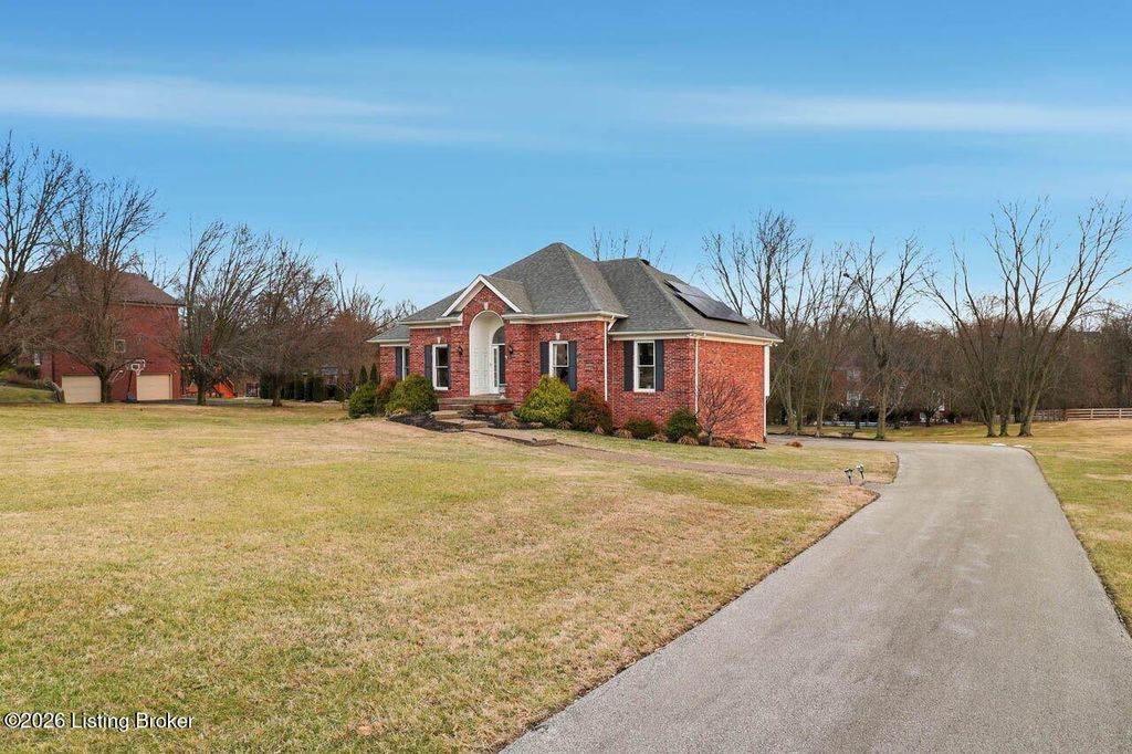 Photo of 2016 Waldner Ct, Crestwood, KY 40014 (MLS # 1709399)