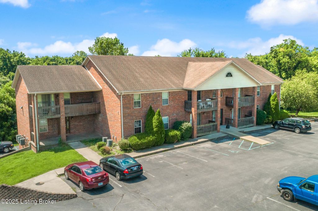 Photo of 907 E Hackberry St #3, Salem, IN 47167 (MLS # 1718122)