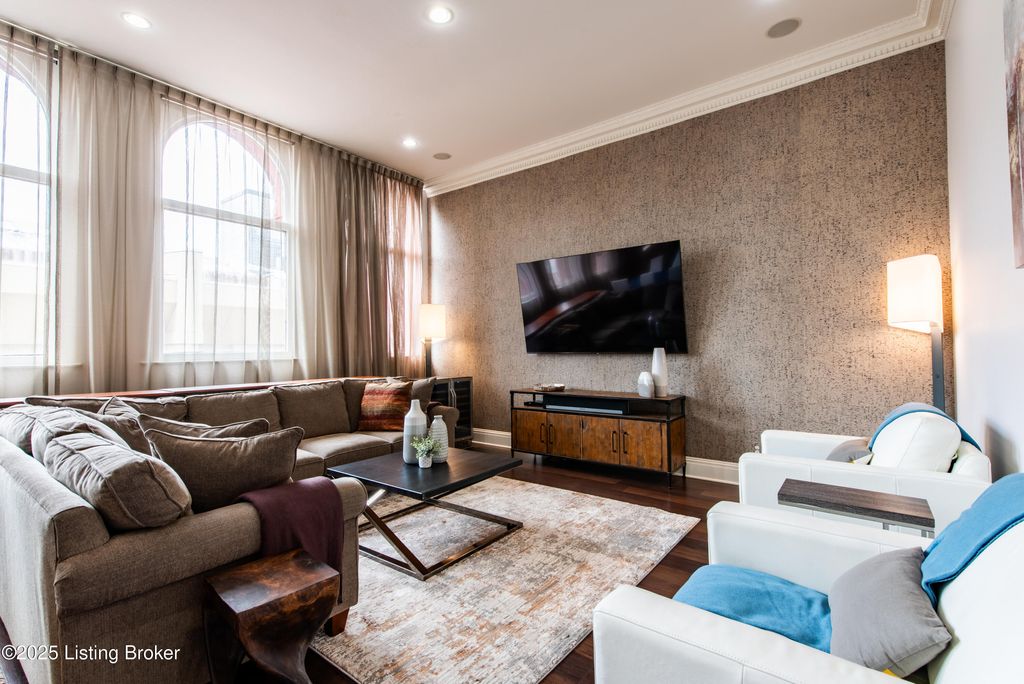 Photo of 133 S 3rd St #APT 403, Louisville, KY 40202 (MLS # 1705666)