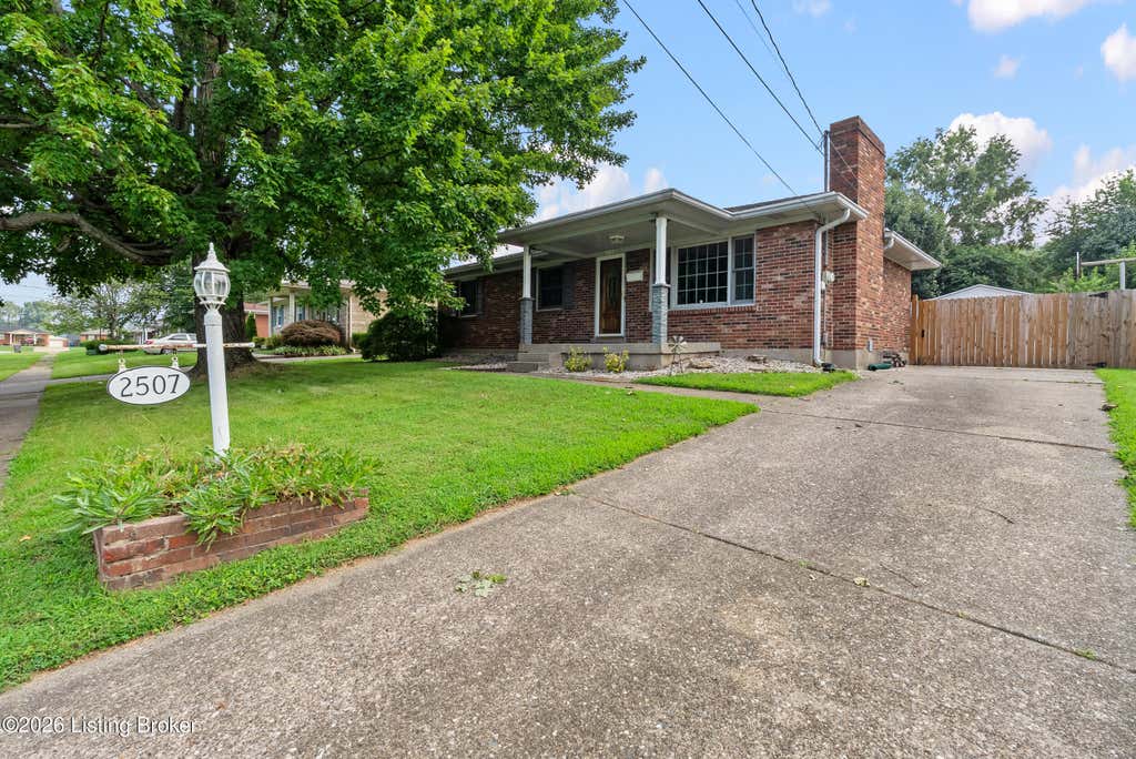 Photo of 2507 Mavis Ct, Louisville, KY 40216 (MLS # 1723906)