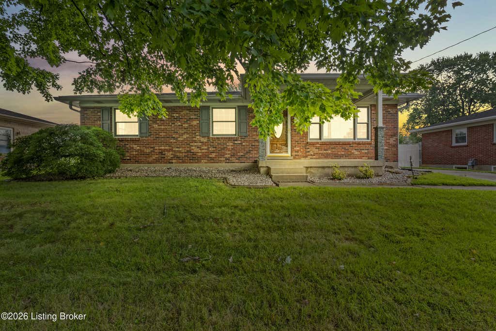 Photo of 2507 Mavis Ct, Louisville, KY 40216 (MLS # 1723906)