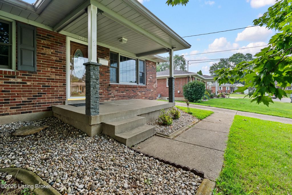 Photo of 2507 Mavis Ct, Louisville, KY 40216 (MLS # 1723906)