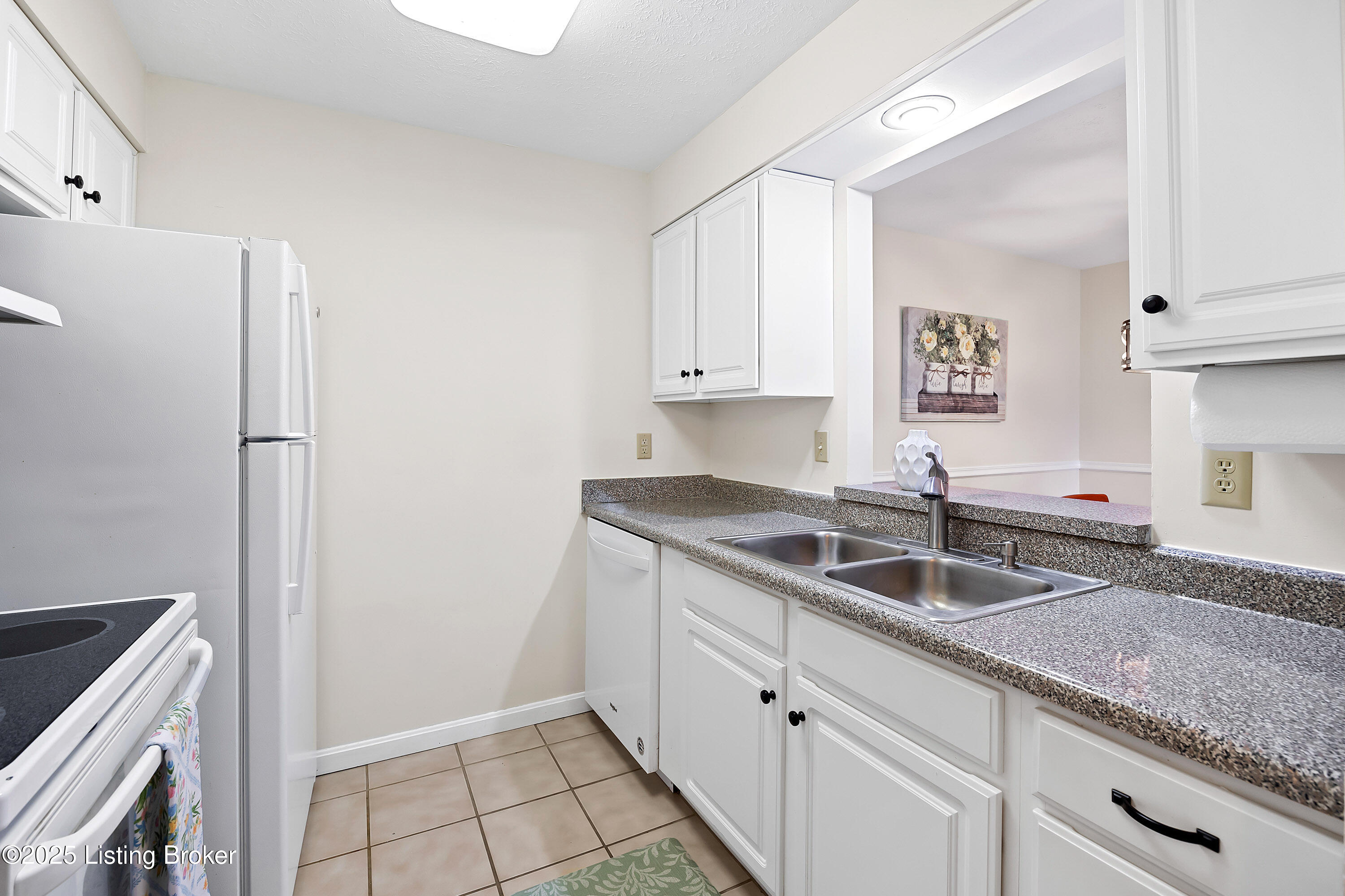 1328 Lynmar Dr #8, Louisville, Kentucky image 6
