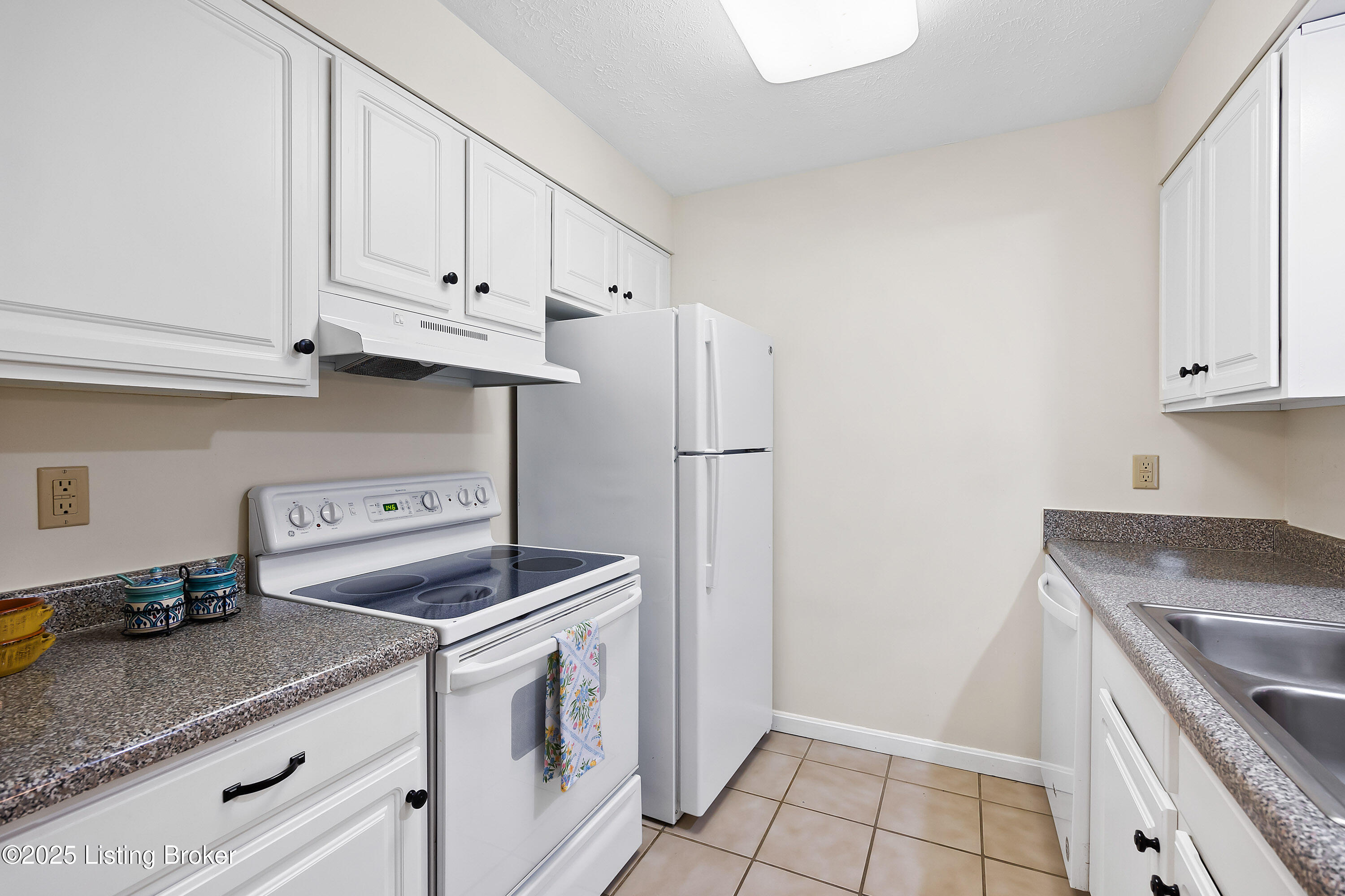 1328 Lynmar Dr #8, Louisville, Kentucky image 7