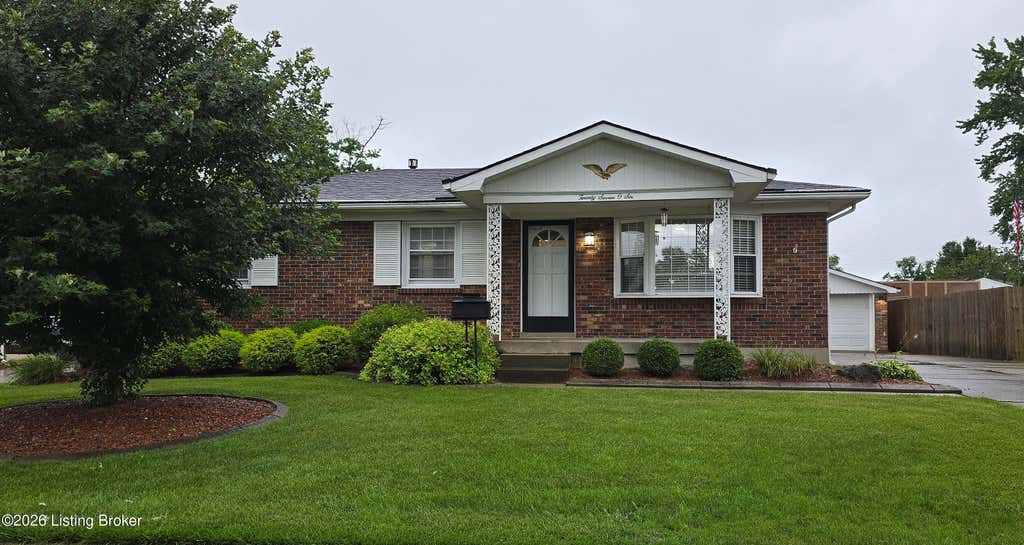 Photo of 2706 Marguerite Dr, Louisville, KY 40216 (MLS # 1721811)
