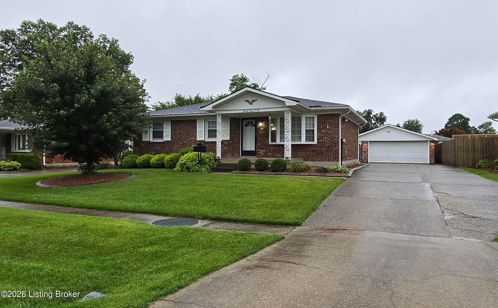 Photo of 2706 Marguerite Dr, Louisville, KY 40216 (MLS # 1721811)