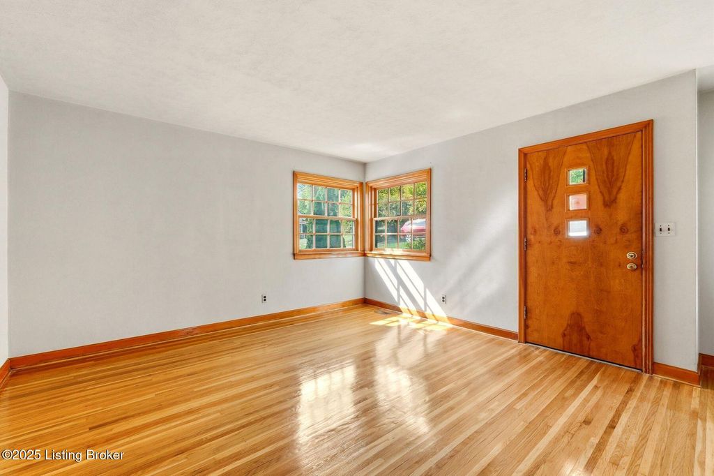 Photo of 3465 Illinois Ave, Louisville, KY 40213 (MLS # 1701341)
