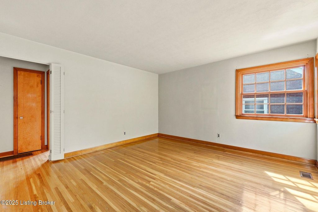 Photo of 3465 Illinois Ave, Louisville, KY 40213 (MLS # 1701341)