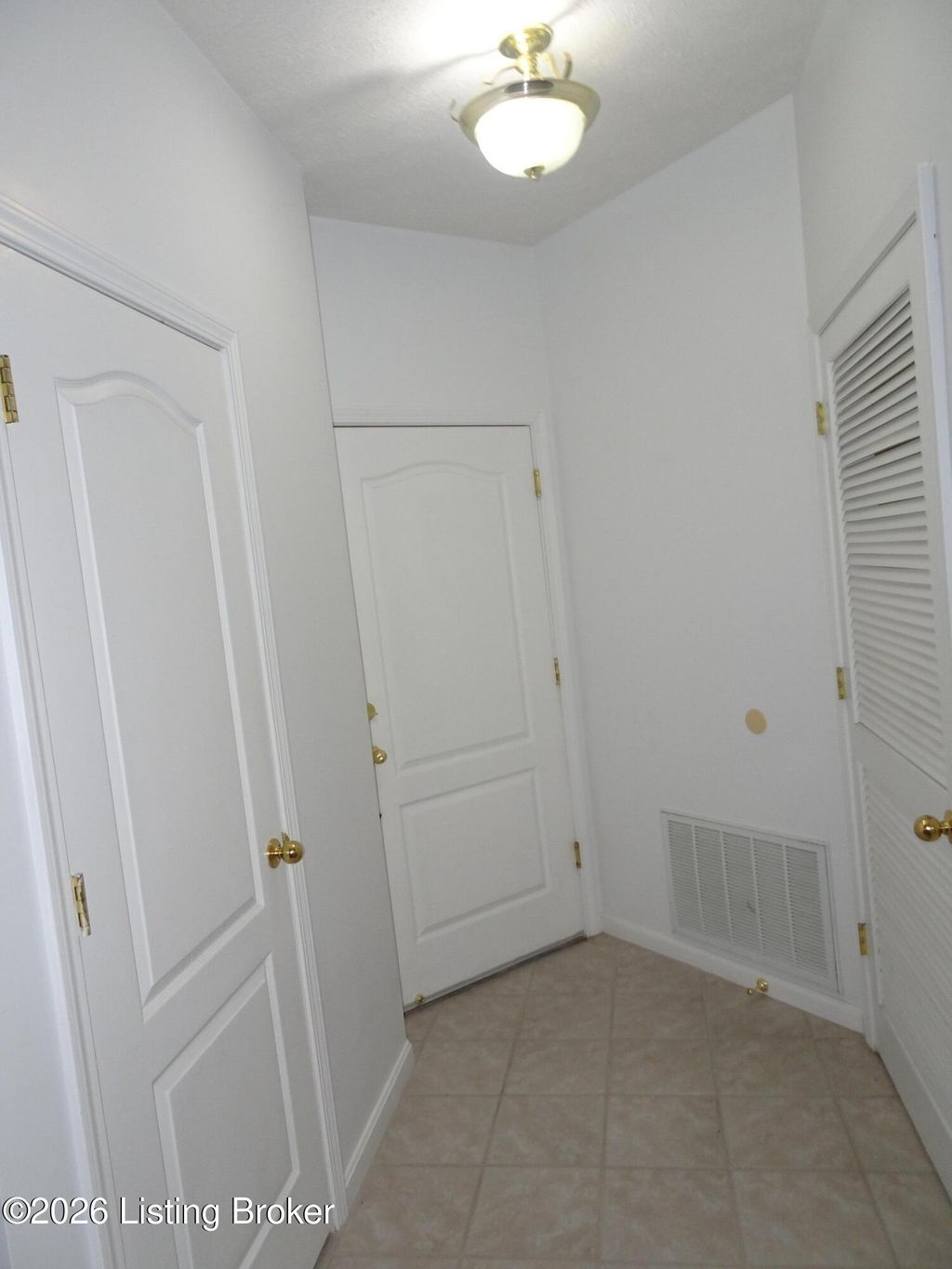 Photo of 9106 Hawthorne Pointe Dr #UNIT 102, Louisville, KY 40272 (MLS # 1706456)