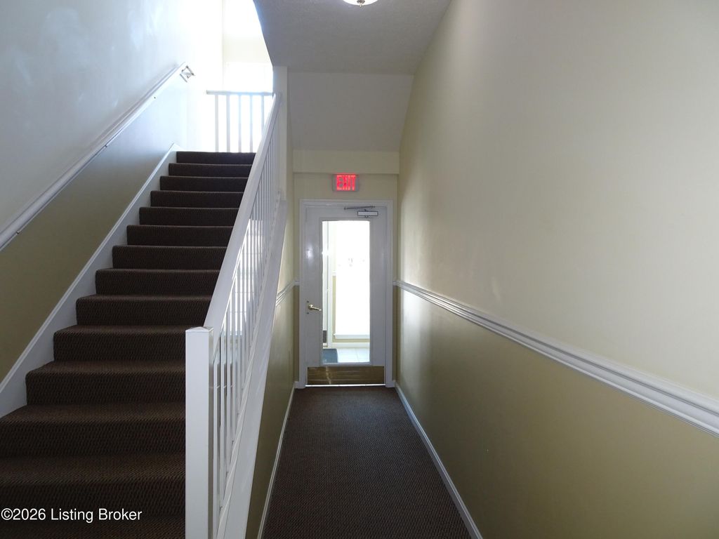 Photo of 9106 Hawthorne Pointe Dr #UNIT 102, Louisville, KY 40272 (MLS # 1706456)