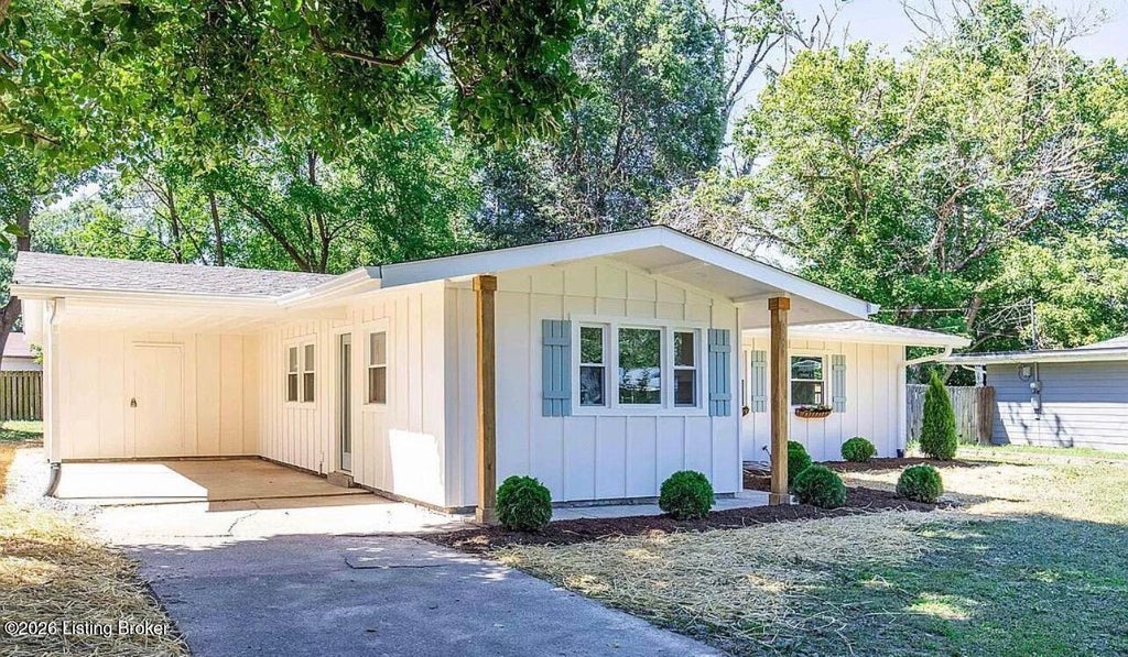 Photo of 3603 Argyle Ln, Louisville, KY 40220 (MLS # 1727316)