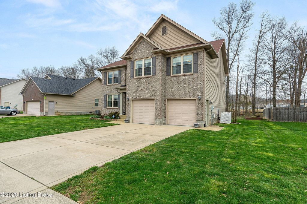 Photo of 274 Red Crest Dr, Shepherdsville, KY 40165 (MLS # 1712570)