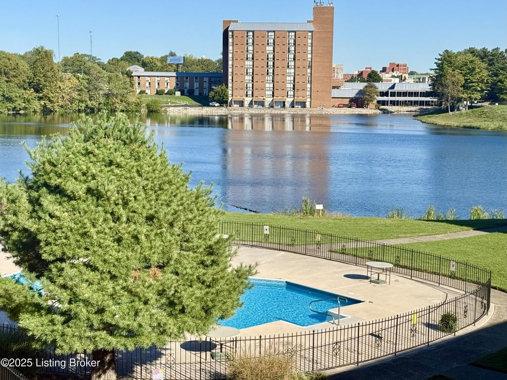 Photo of 53 Lakeshore Dr, Clarksville, IN 47129 (MLS # 1704823)