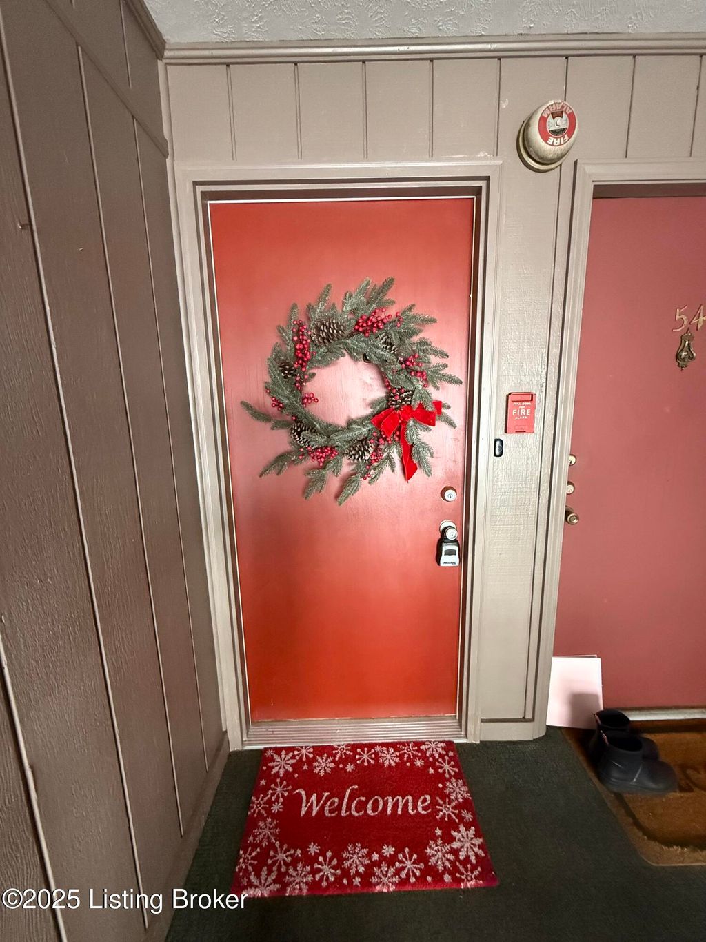 Photo of 53 Lakeshore Dr, Clarksville, IN 47129 (MLS # 1704823)