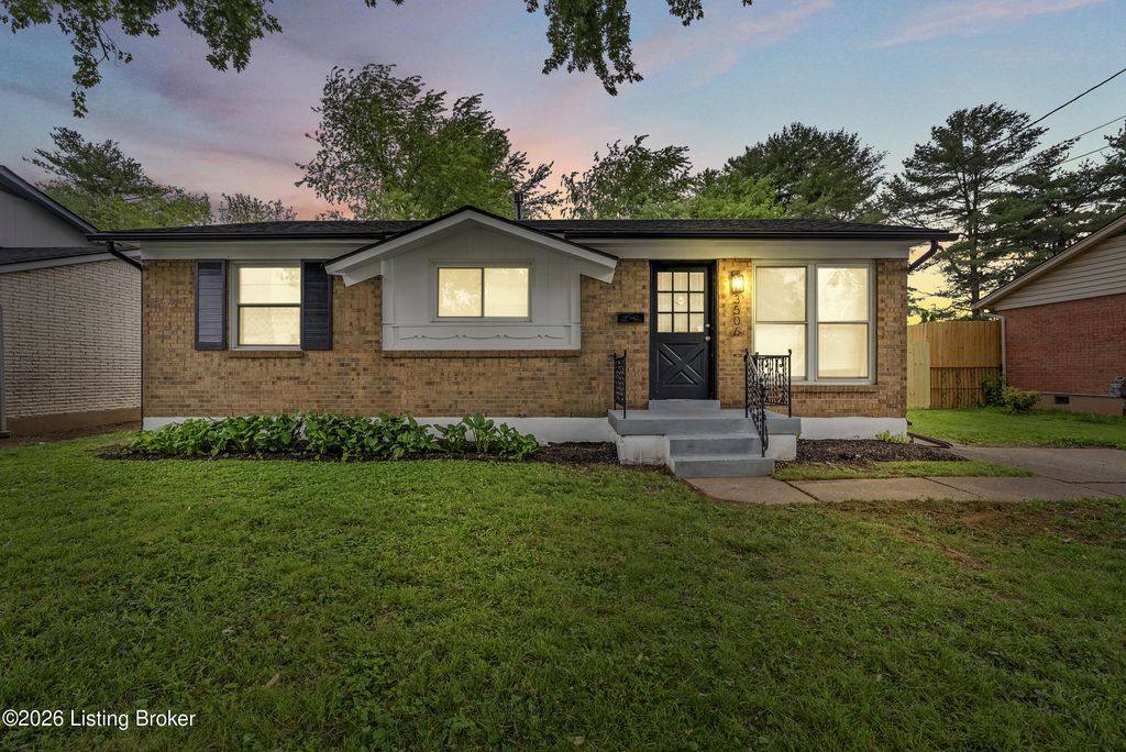 Photo of 3506 Colmar Dr, Louisville, KY 40211 (MLS # 1718268)